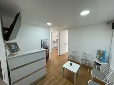 Sala de espera de clínica dental especializada Omdental en CDMX Sala de espera de clínica dental especializada Omdental en CDMX